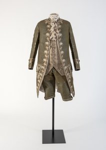 Manteau et culottes en soie verte brodée pour homme, portés à la cour, 1770s